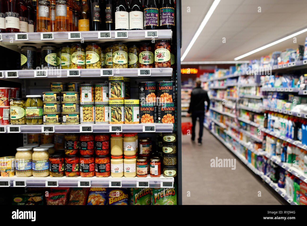 Cale en ligne au supermarché. La France. Banque D'Images