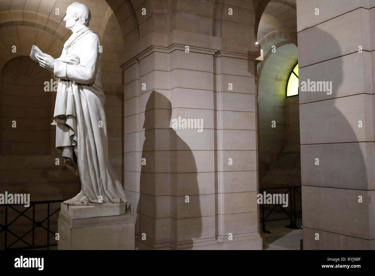 Le Panthéon est le lieu de sépulture pour de nombreux Français. La crypte. Voltaire. Paris. La France. Banque D'Images