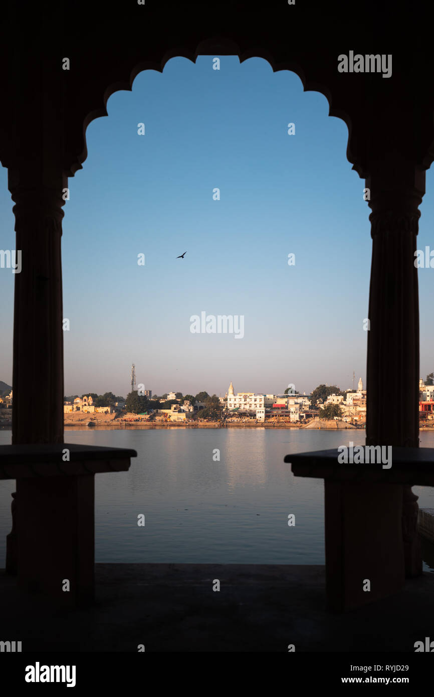 Foire de Pushkar Camel avec le paysage urbain de la ville Banque D'Images