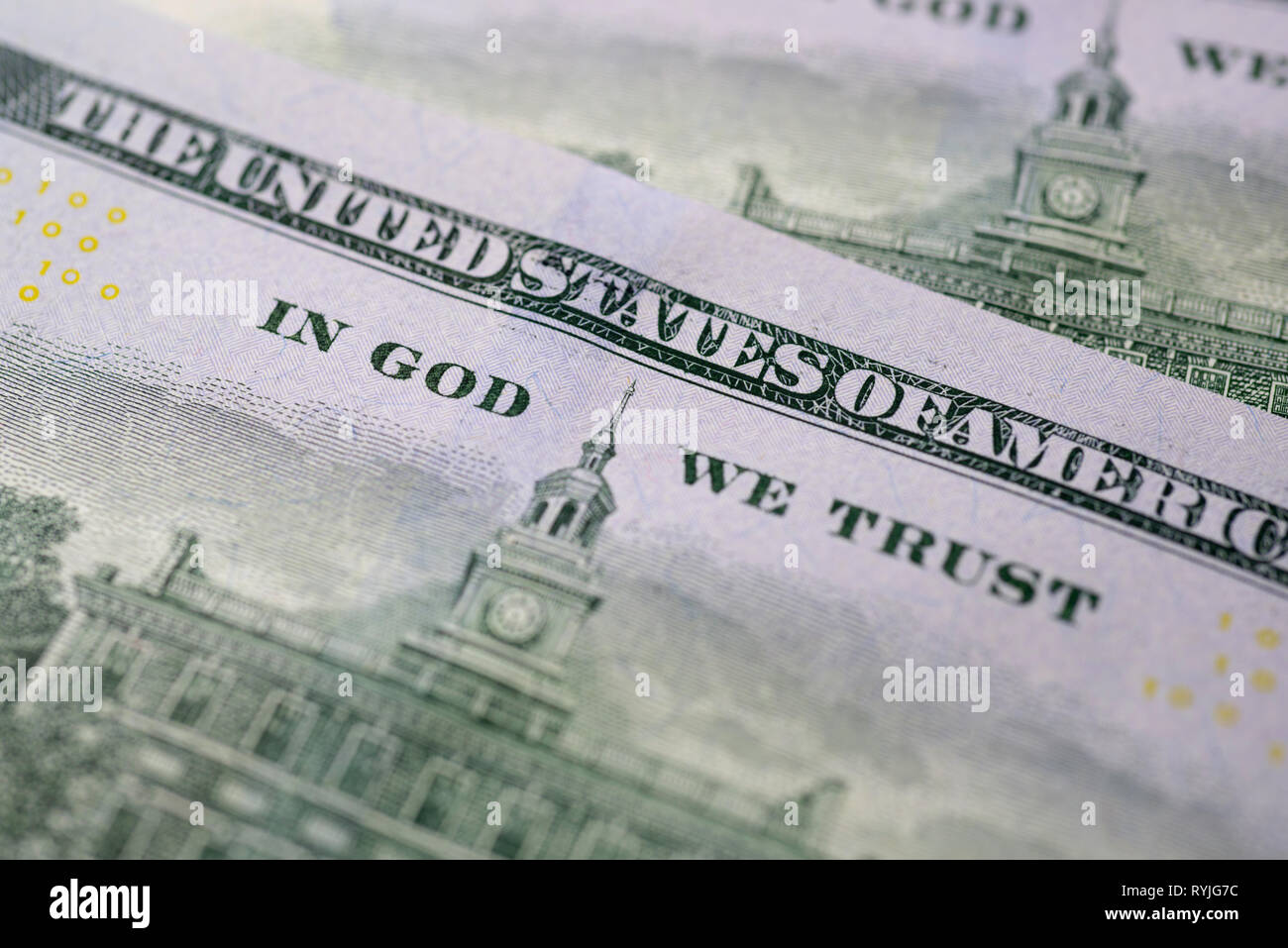 Une centaine de devises US dollar bills in God we trust signer Banque D'Images Une centaine de devises US dollar bills in God we trust signer Banque D'Images