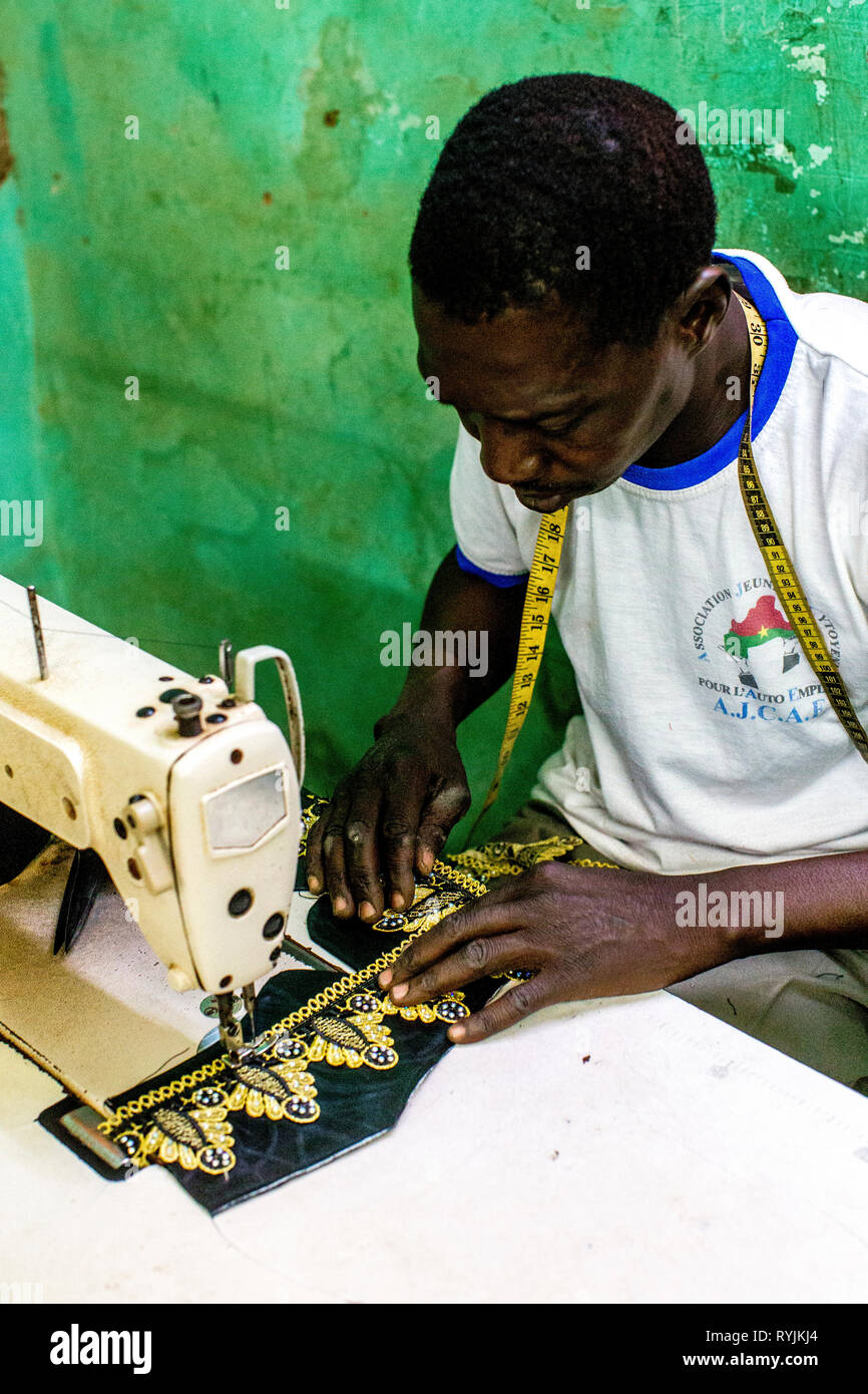Atelier Tayloring financées par des prêts de microfinance à Ouagadougou, Burkina Faso. Banque D'Images