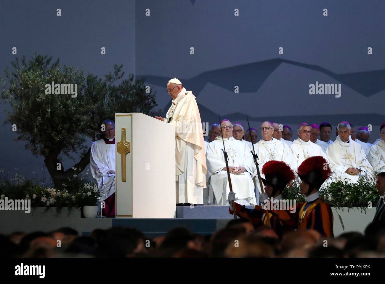 Le pape François célèbre la messe au centre de congrès de Palexpo à Genève, le 21 juin 2018 par l'invitation du Conseil mondial des Eglises (CME) comme il m Banque D'Images