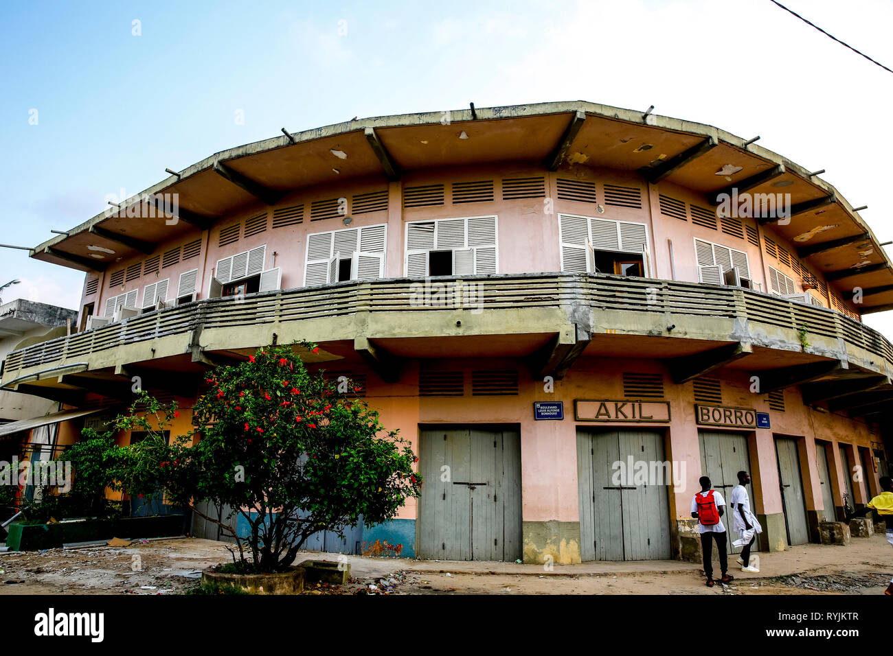 Bâtiment de style colonial à Grand Bassam, Côte d'Ivoire. Banque D'Images