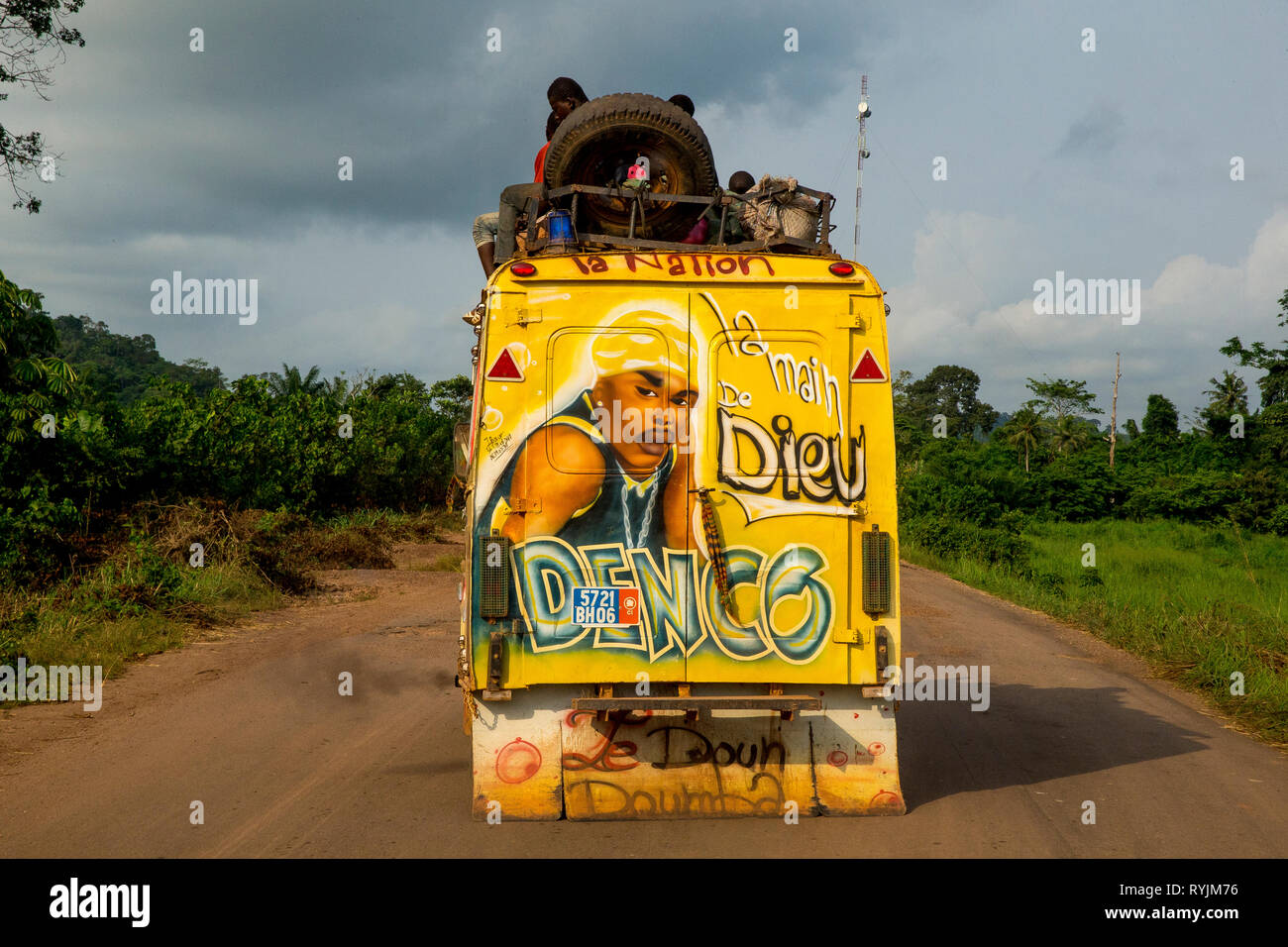 Conduire autour de Fresco, Côte d'Ivoire. Banque D'Images