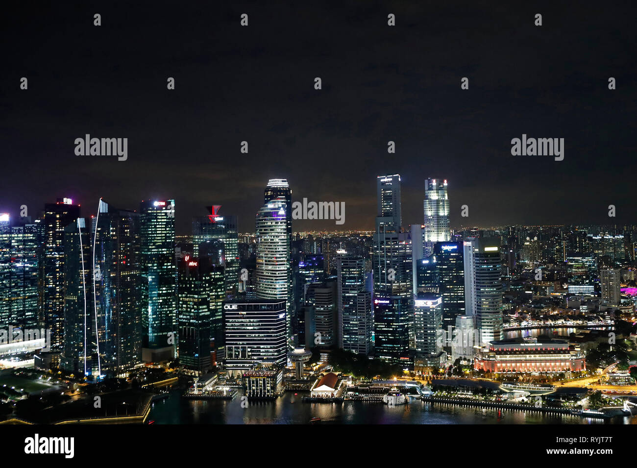 Paysage du quartier financier et d'affaires de Singapour building at night. Clarke Quay et la rivière Singapour. Singapour. Banque D'Images