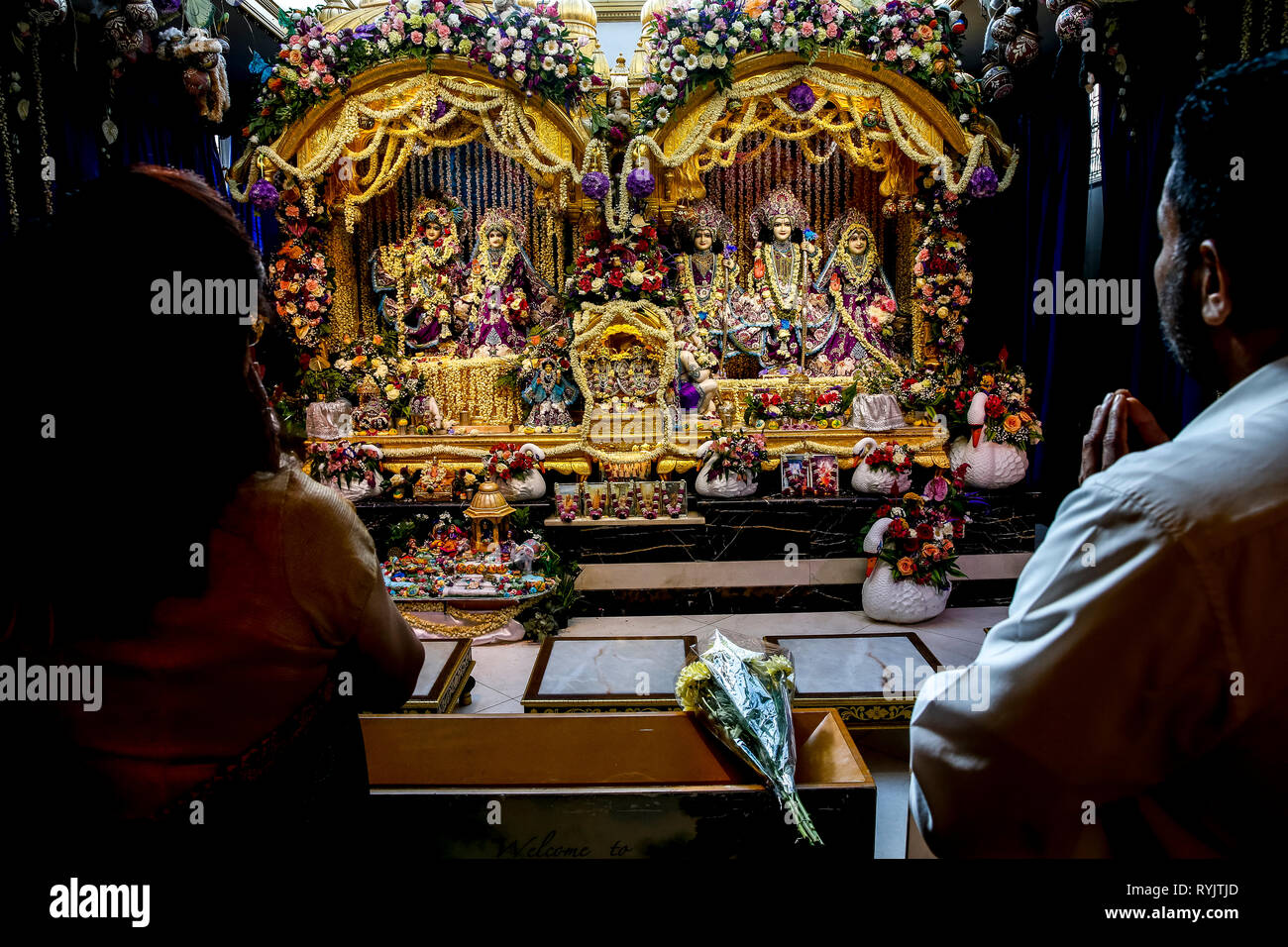 Dans le temple de Darshan Bhaktivedanta manor au cours de Janmashtami fête hindoue, Watford, Royaume-Uni Banque D'Images Dans le temple de Darshan Bhaktivedanta manor au cours de Janmashtami fête hindoue, Watford, Royaume-Uni Banque D'Images