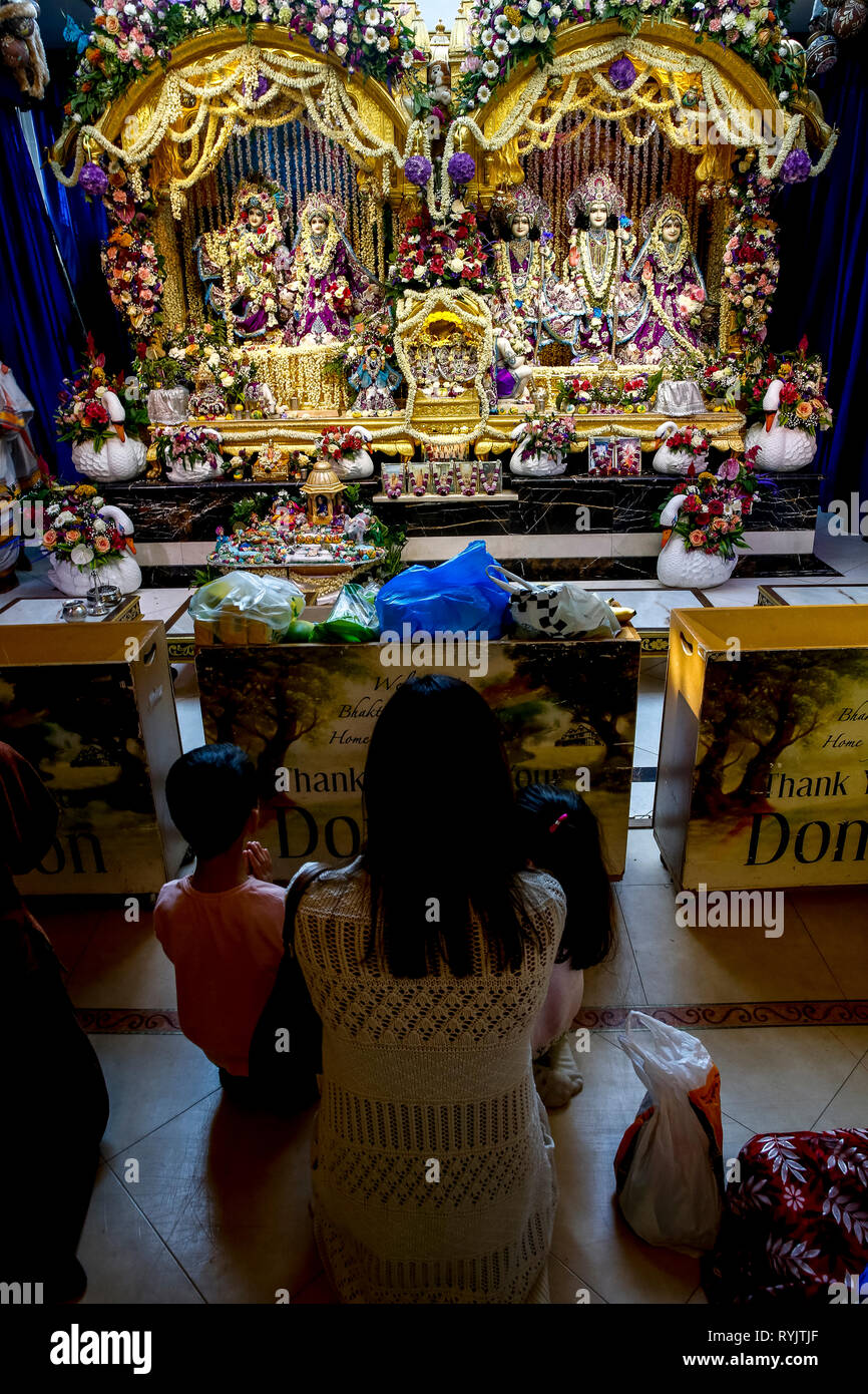 Dans le temple de Darshan Bhaktivedanta manor au cours de Janmashtami fête hindoue, Watford, Royaume-Uni Banque D'Images Dans le temple de Darshan Bhaktivedanta manor au cours de Janmashtami fête hindoue, Watford, Royaume-Uni Banque D'Images