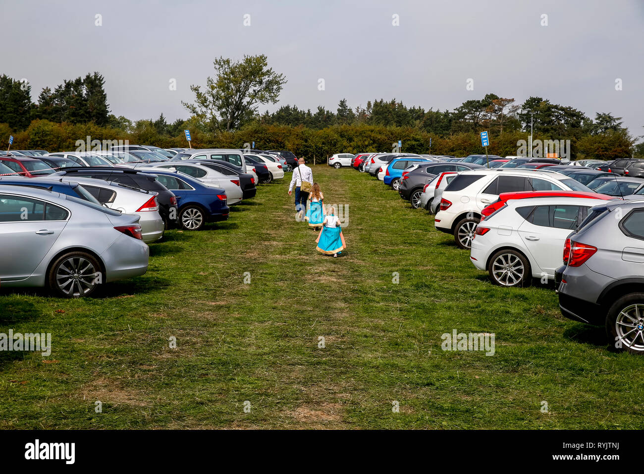 Parking à Bhaktivedanta manor au cours de Janmashtami festival, Watford, Royaume-Uni Banque D'Images