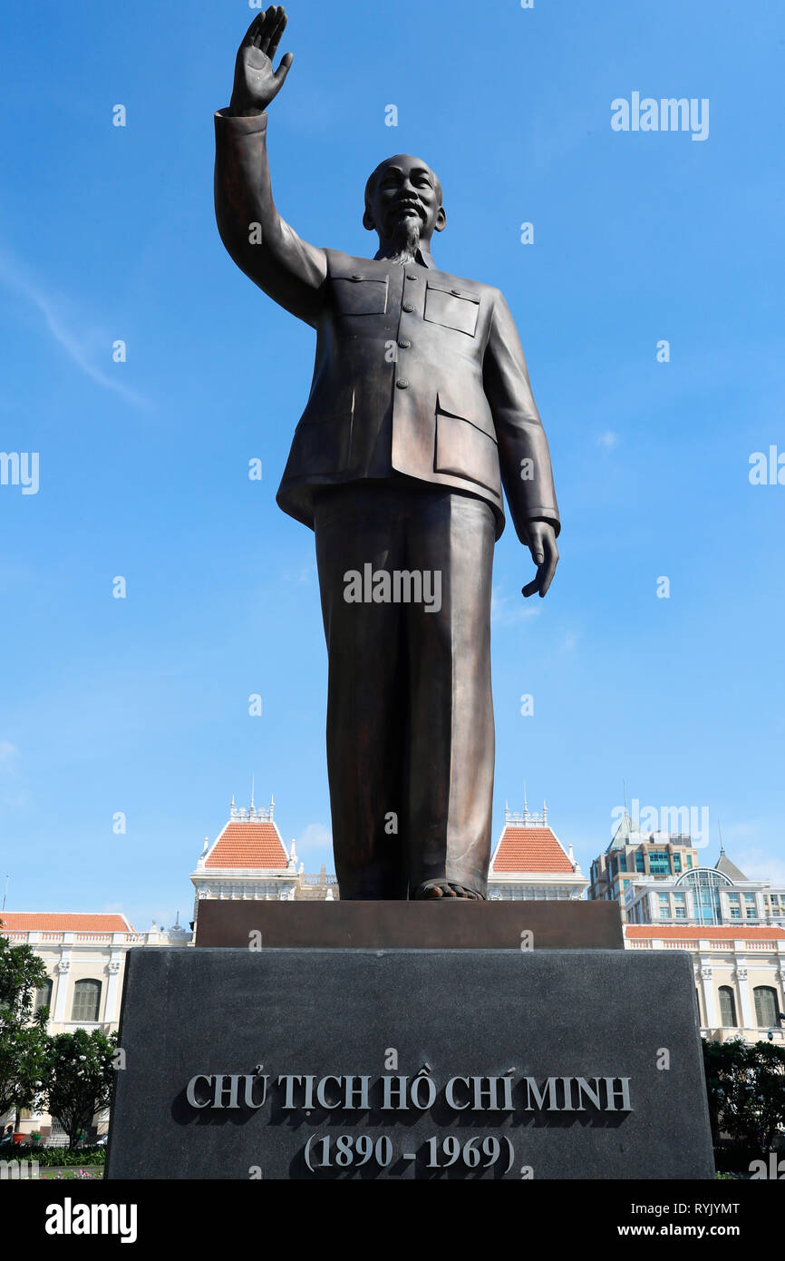 District 1. Statue de Ho Chi Minh Ville et Hal. Ho Chi Minh Ville. Le Vietnam. Banque D'Images