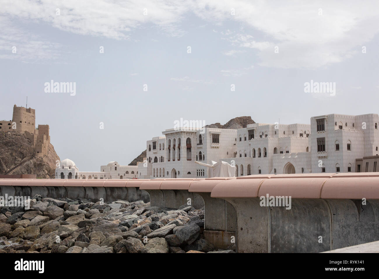 Palais du Sultan et le fort portugais datant du 17ème siècle dans le vieux Mascate Banque D'Images