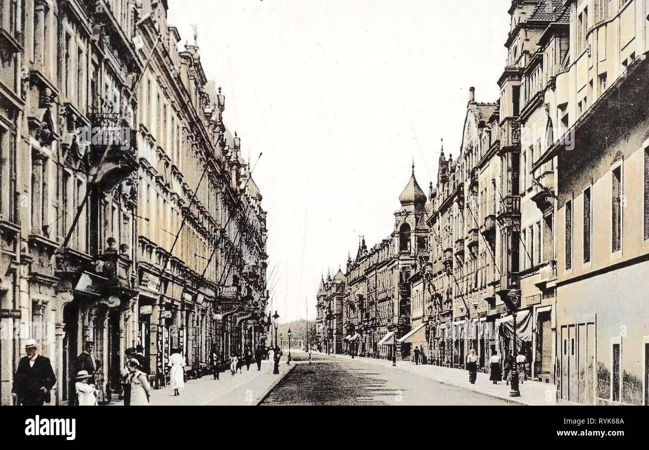 Voitures bébé en années 1910, 1917, 1917 à Pirna, Landkreis Sächsische Schweiz-Osterzgebirge, Gartenstraße, Pirna, gens de Pirna, la mode en 1917, Allemagne Banque D'Images