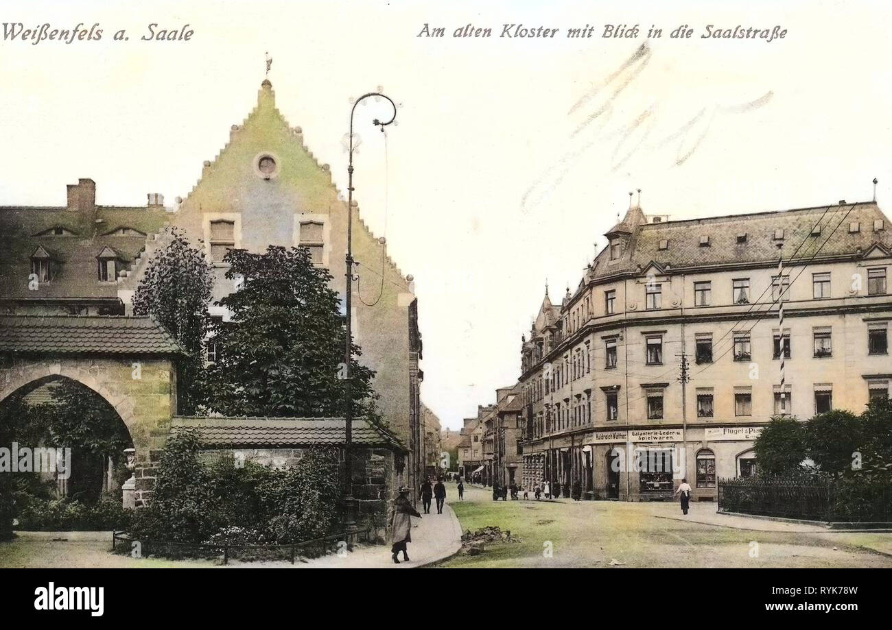 Monastère de Saint Claren (Freyburg), Saalstraße (Freyburg), portails en Saxe-Anhalt, 1919, la Saxe-Anhalt, Weißenfels, Altes Kloster mit Blick in die Saalstraße, Allemagne Banque D'Images