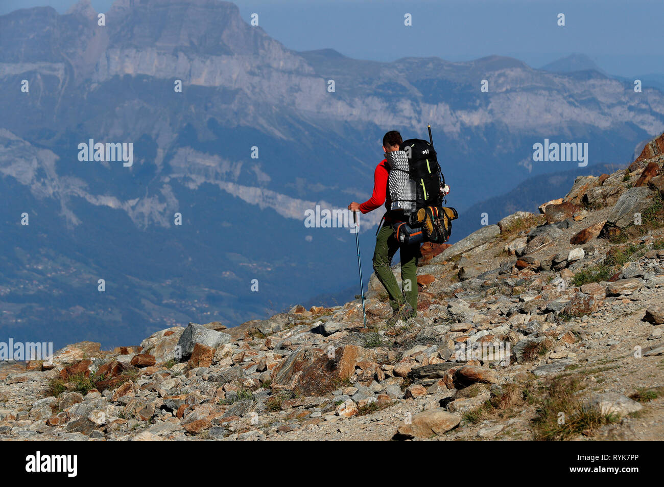 Le randonneur lors de l'ascension du Mont Blanc le long de la route régulière via Refuge de gouter. Frenh Alpes. La France. Banque D'Images