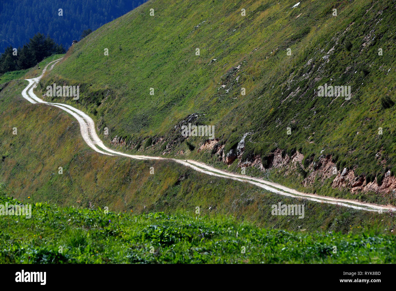 Alpes françaises. Route de montagne. Peisey Nancroix. La France. Banque D'Images