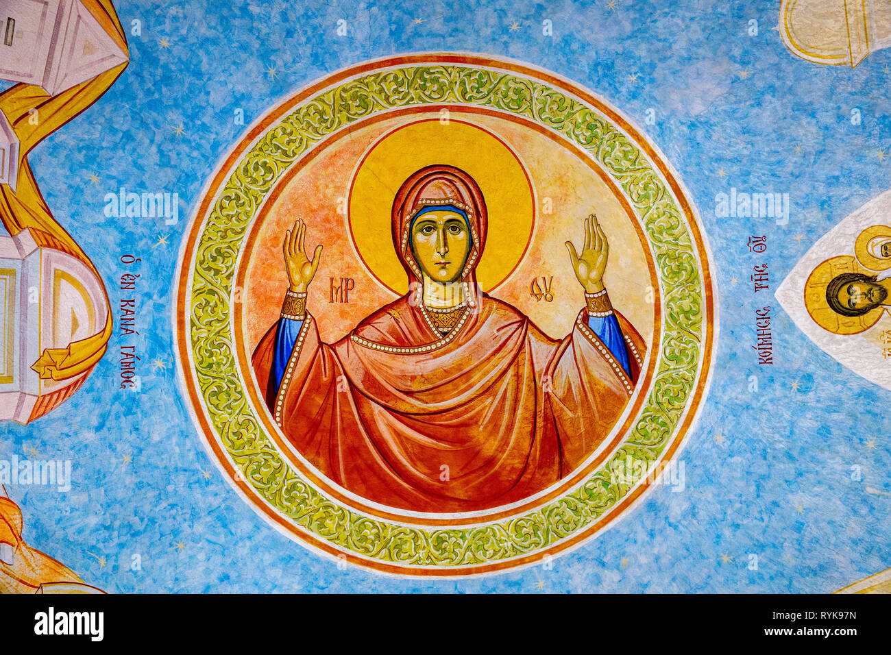 Fresque au plafond dans l'église grecque orthodoxe de l'Annonciation, à Nazareth, Israël. Banque D'Images Fresque au plafond dans l'église grecque orthodoxe de l'Annonciation, à Nazareth, Israël. Banque D'Images
