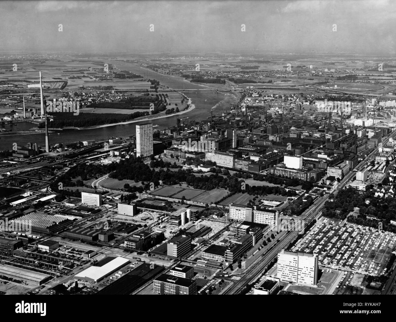 L'industrie, plante, plantes de la Bayer corporation stock, Leverkusen, Allemagne de l'Ouest, sommaire, 1975, Additional-Rights Clearance-Info-Not-Available- Banque D'Images