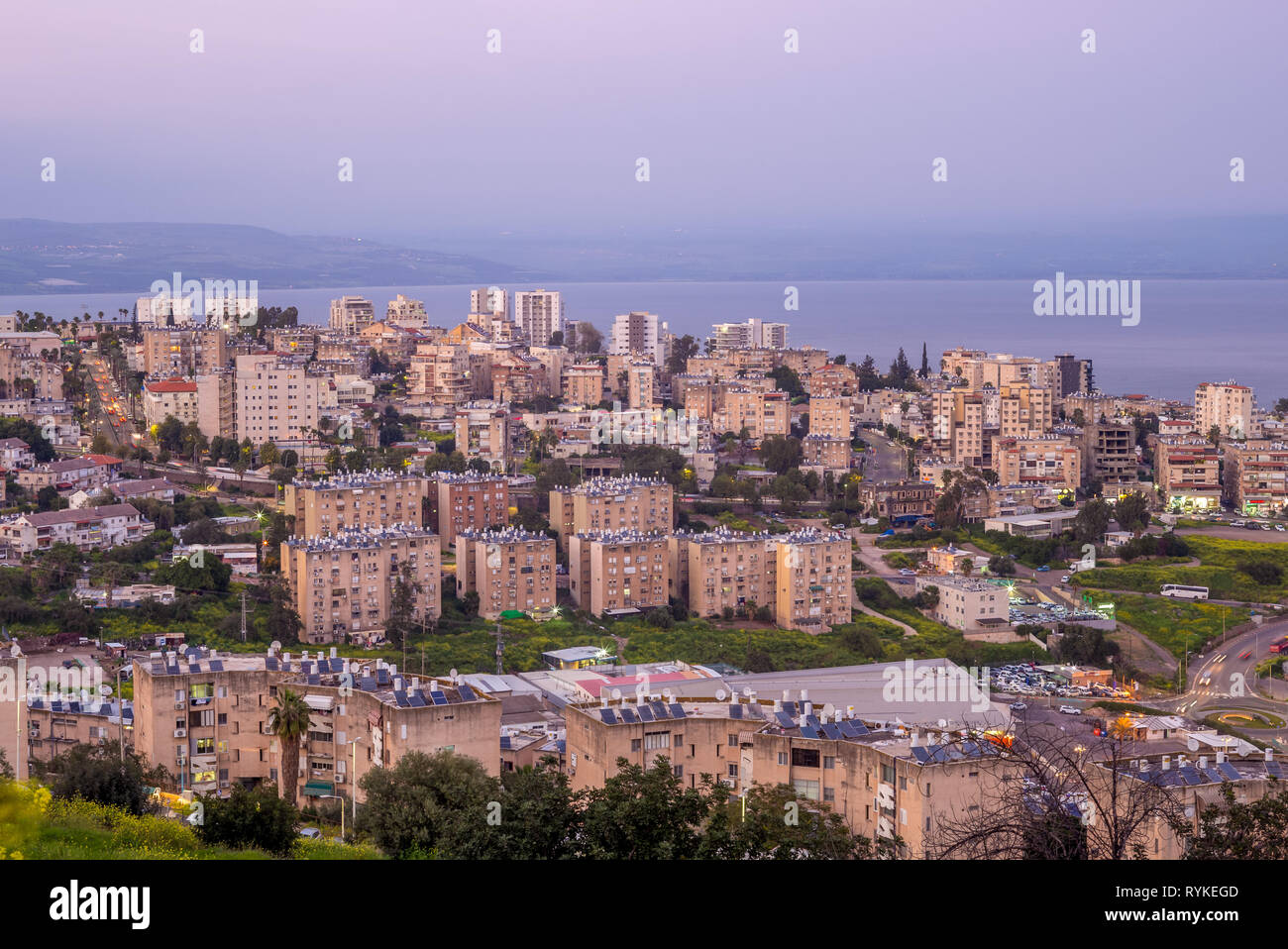 Skyline de Tibériade au port de Galilée, Israël Banque D'Images