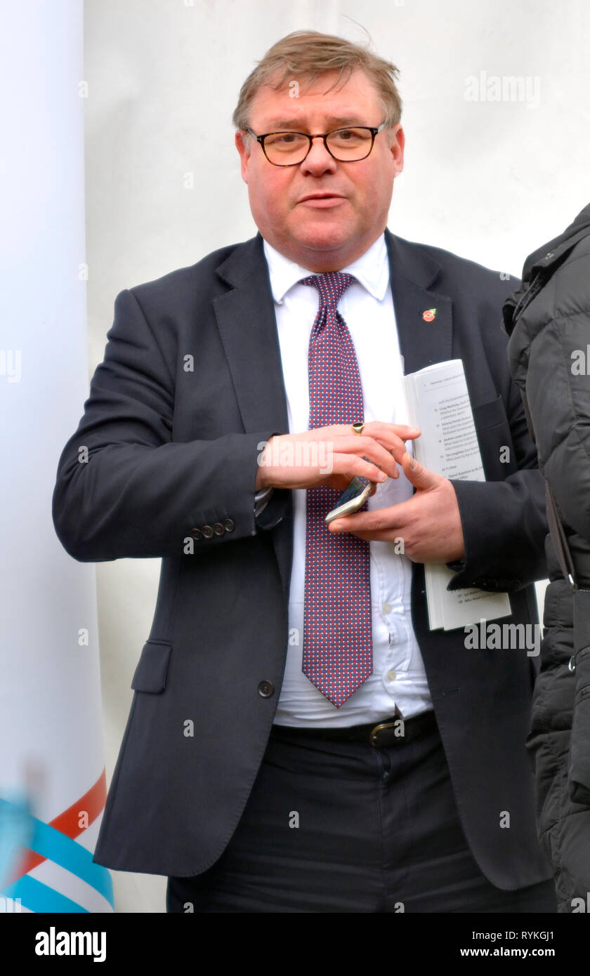 Mark Francois député (Con : et Rayleigh Wickford) sur College Green, Westminster, 13 mars 2019 Banque D'Images