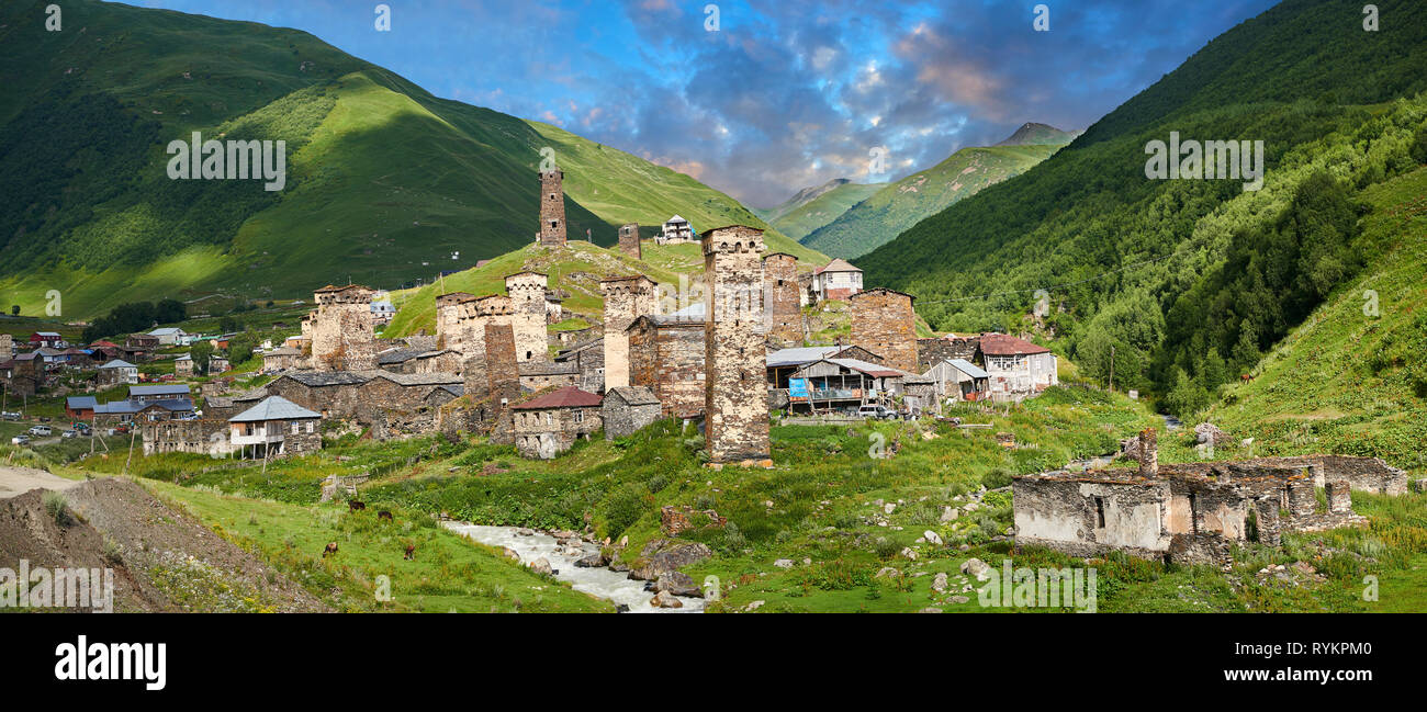 Maisons en pierre de la tour médiévale de Chazhashi Svaneti, Ushguli, Upper Svaneti, Samegrelo-Zemo Svaneti, Mestia, Georgia. Chazhashi est le village principal d'un Banque D'Images