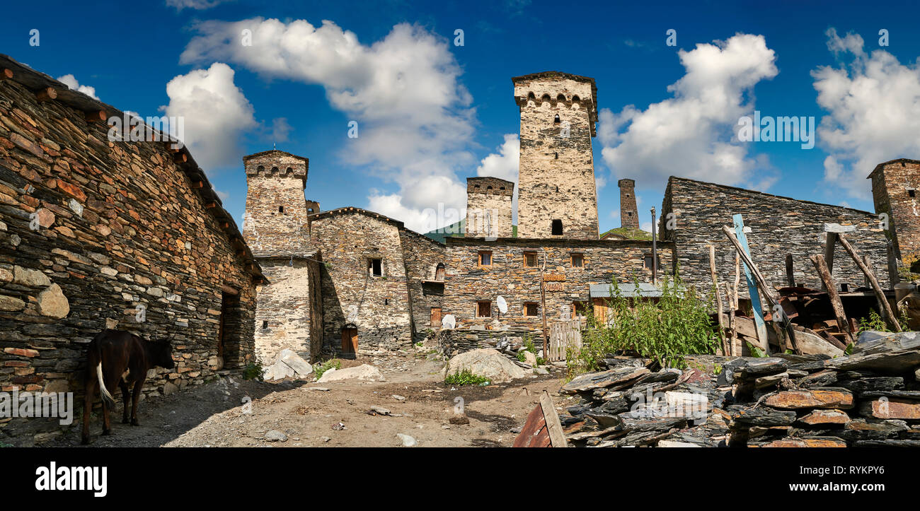 Maisons en pierre de la tour médiévale de Chazhashi Svaneti, Ushguli, Upper Svaneti, Samegrelo-Zemo Svaneti, Mestia, Georgia. Chazhashi est le village principal d'un Banque D'Images