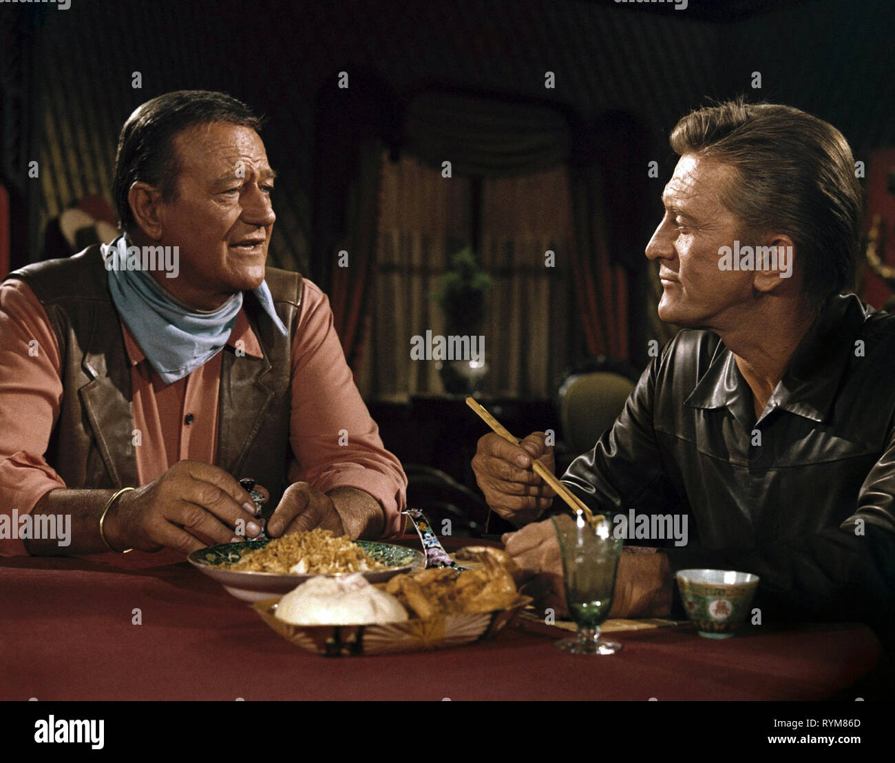 WAYNE,DOUGLAS, LE CHARIOT DE GUERRE, 1967 Banque D'Images