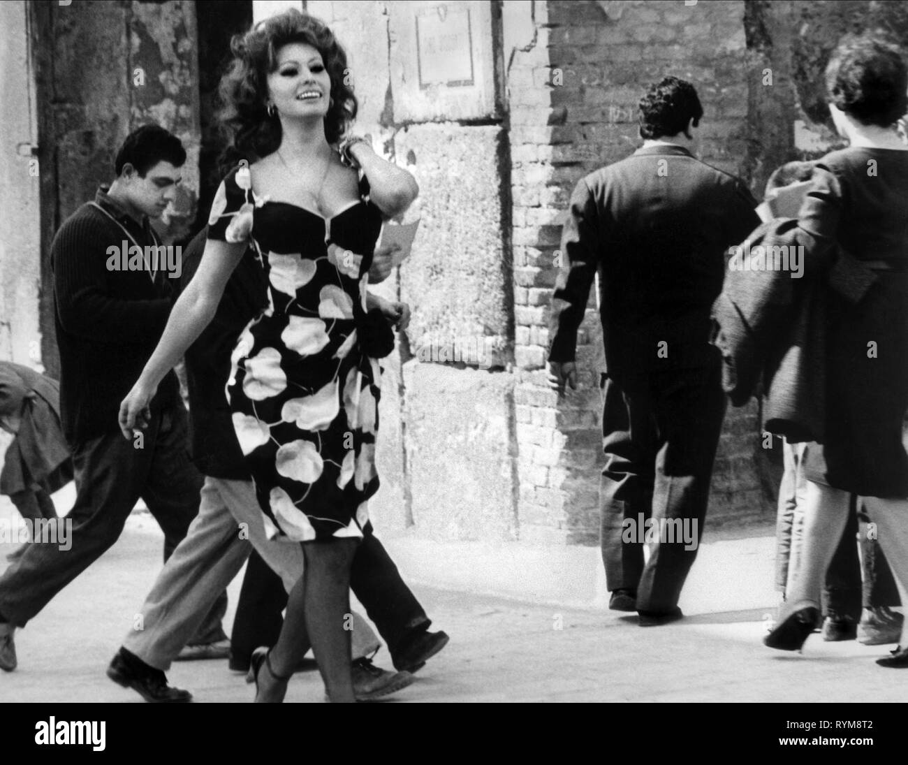 SOPHIA LOREN, LE MARIAGE DE STYLE ITALIEN, 1964 Banque D'Images