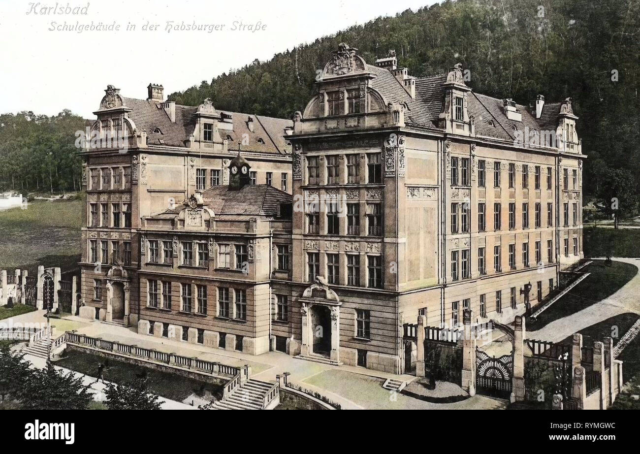 Portes dans le district de Karlovy Vary, escalier extérieur en République tchèque, 1908, Région de Karlovy Vary, Karlovy Vary, Neues Schulgebäude dans der Habsburger Strasse Banque D'Images