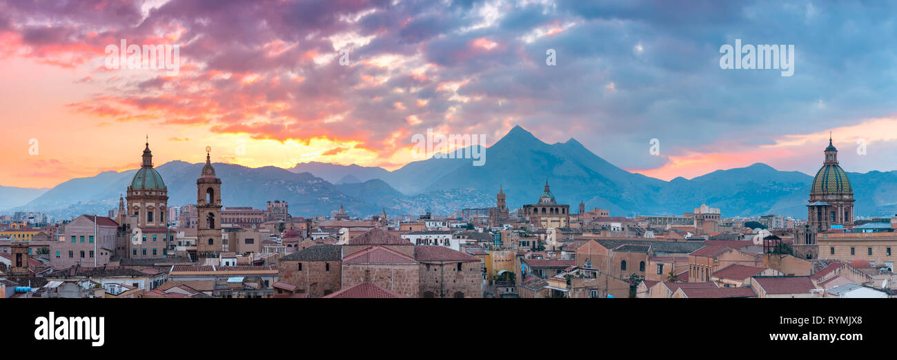 Au coucher du soleil de Palerme, Sicile, Italie Banque D'Images