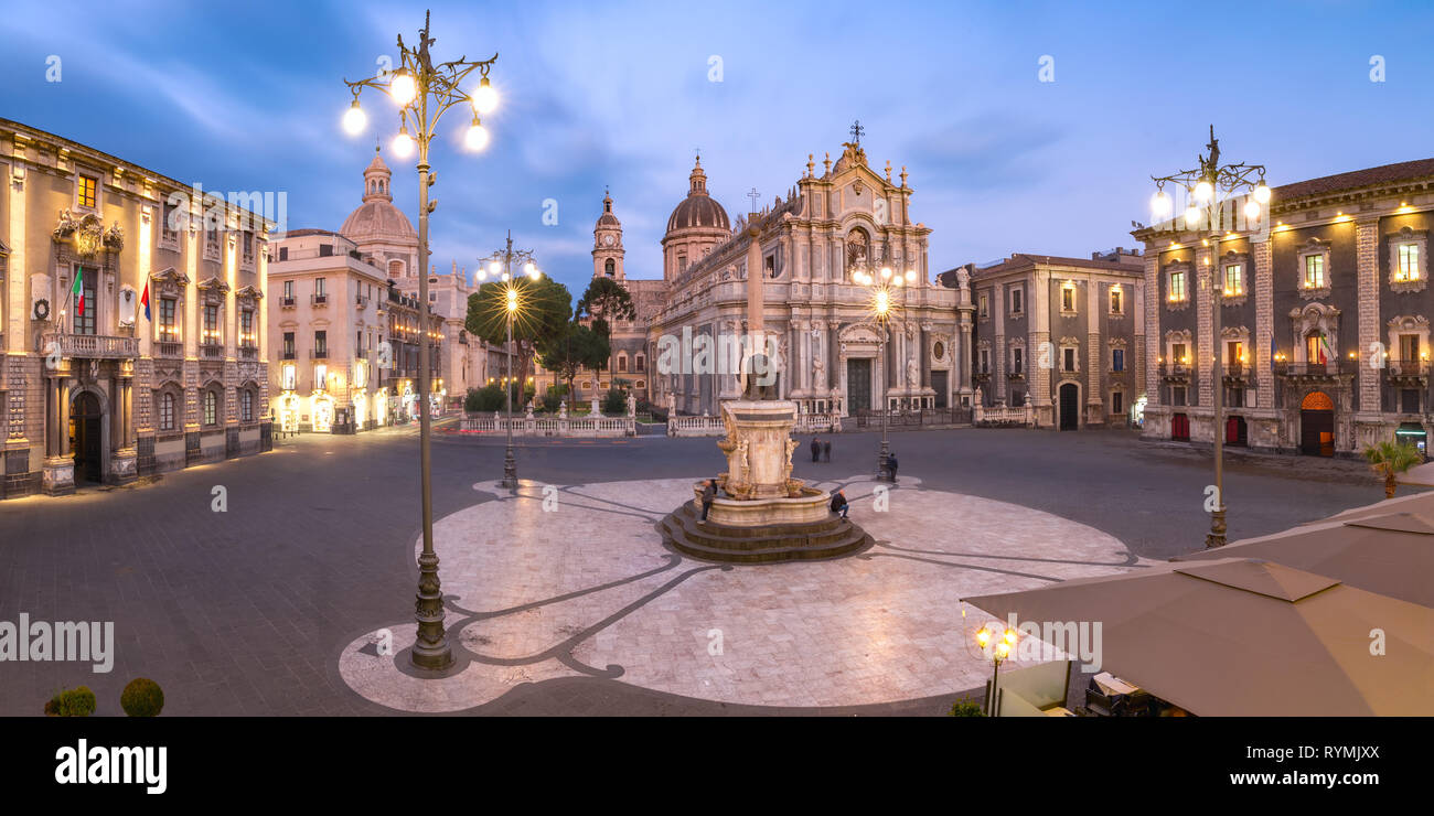 La Cathédrale de Catane de nuit, Sicile, Italie Banque D'Images