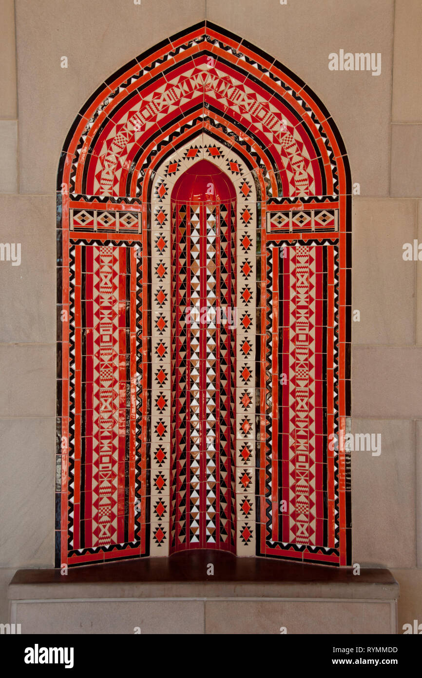 Les alcôves avec dessins islamique, Grande Mosquée, Muscat, Oman Banque D'Images