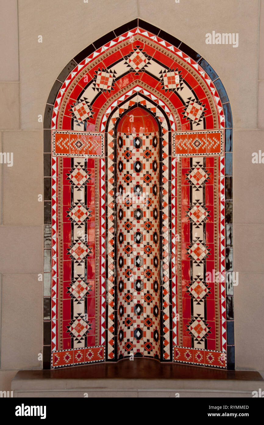 Les alcôves avec dessins islamique, Grande Mosquée, Muscat, Oman Banque D'Images
