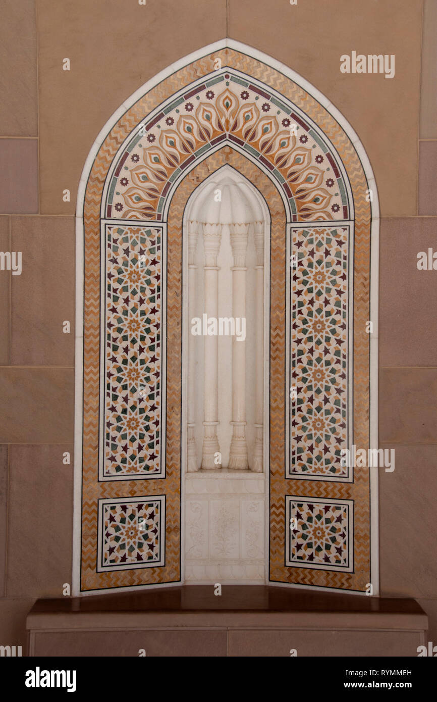 Les alcôves avec dessins islamique, Grande Mosquée, Muscat, Oman Banque D'Images