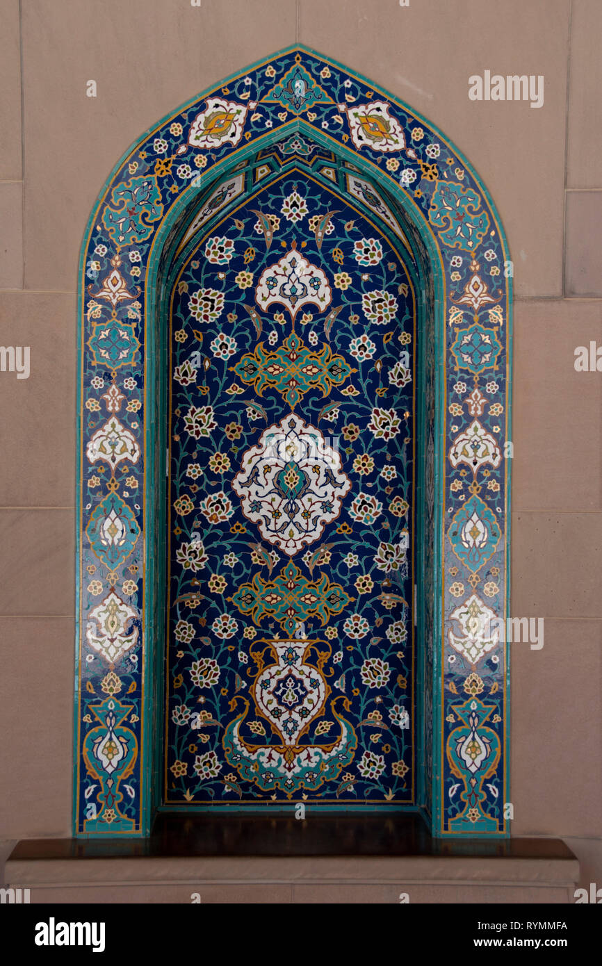 Les alcôves avec dessins islamique, Grande Mosquée, Muscat, Oman Banque D'Images