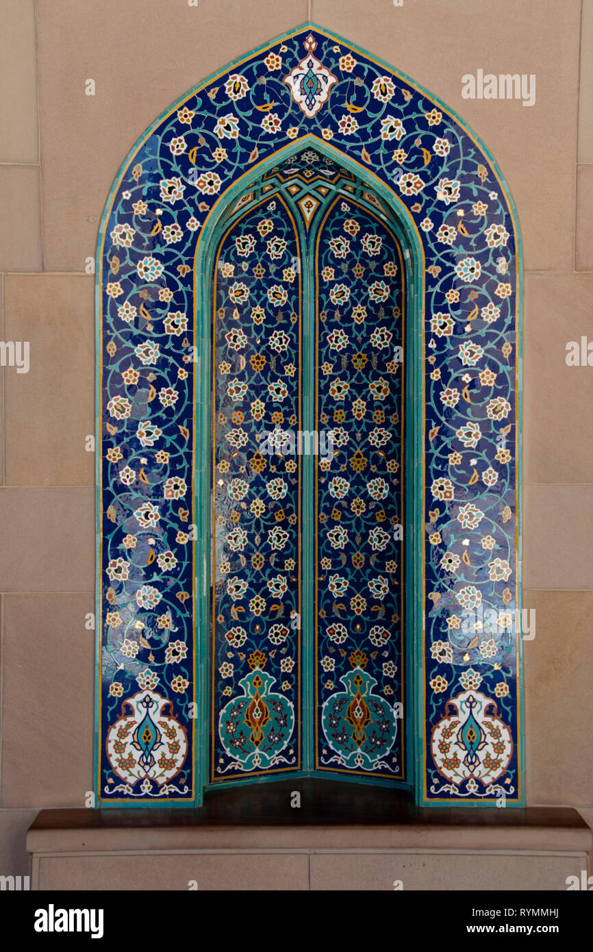 Les alcôves avec dessins islamique, Grande Mosquée, Muscat, Oman Banque D'Images