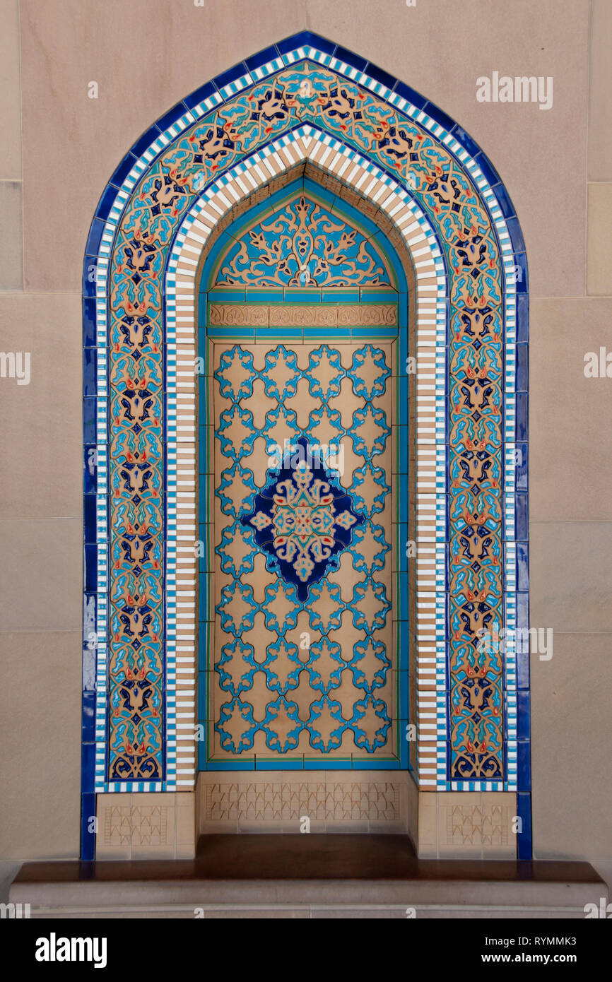 Les alcôves avec dessins islamique, Grande Mosquée, Muscat, Oman Banque D'Images