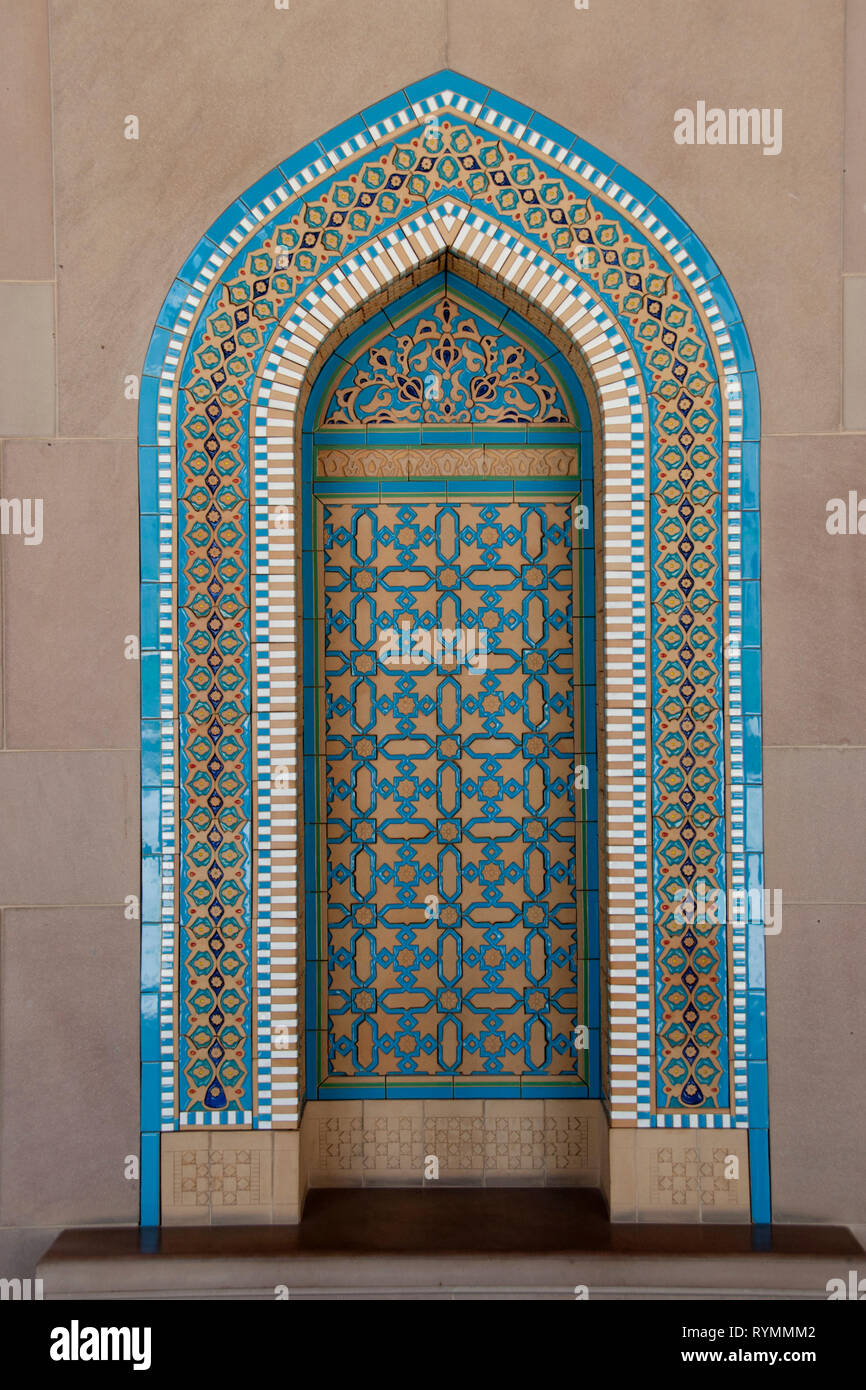 Les alcôves avec dessins islamique, Grande Mosquée, Muscat, Oman Banque D'Images