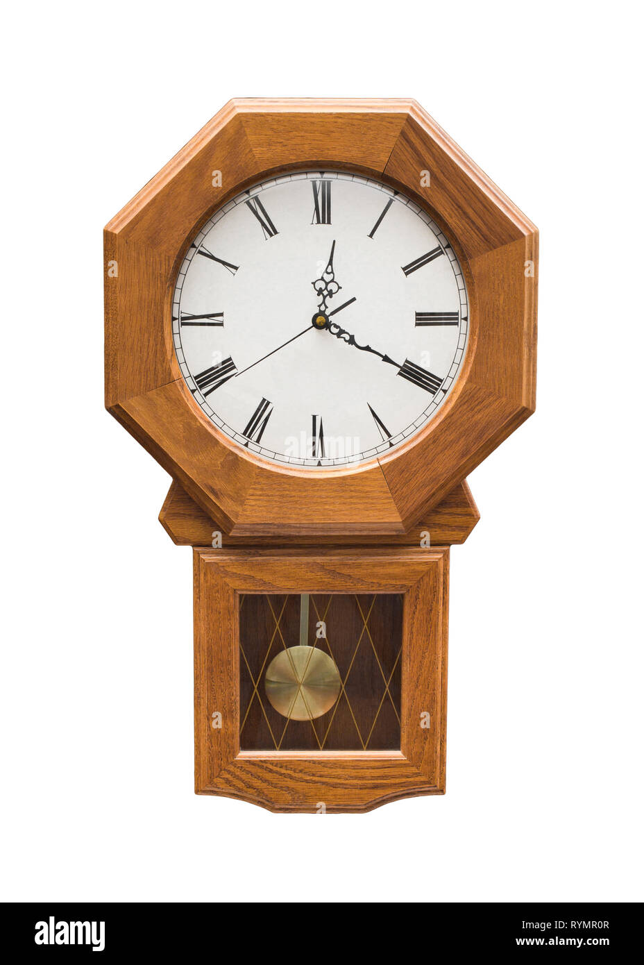 Horloge à pendule en bois isolé sur blanc. Banque D'Images