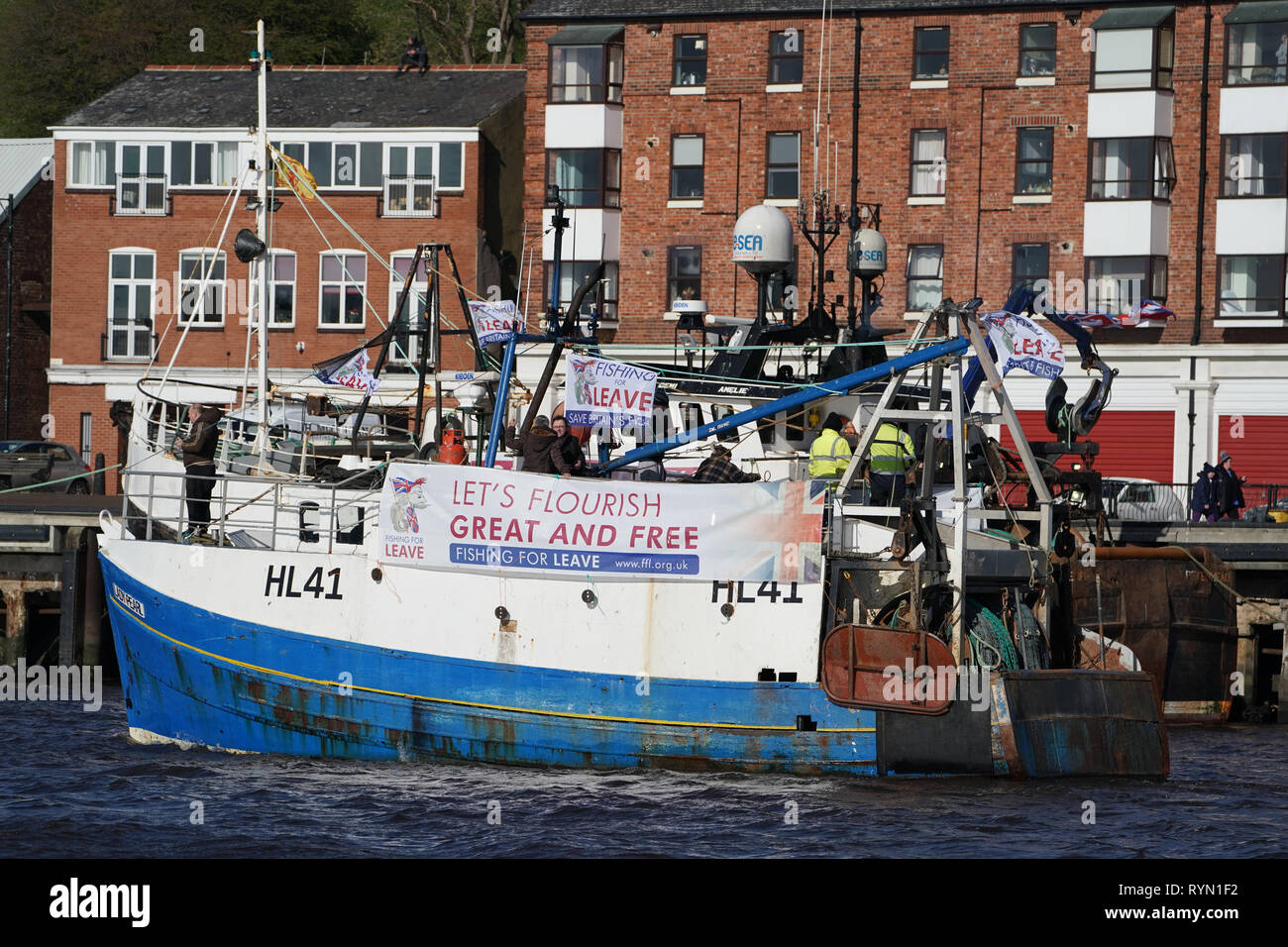 Les pêcheurs prennent part à une manifestation pro-Brexit à Newcastle Quayside. Banque D'Images