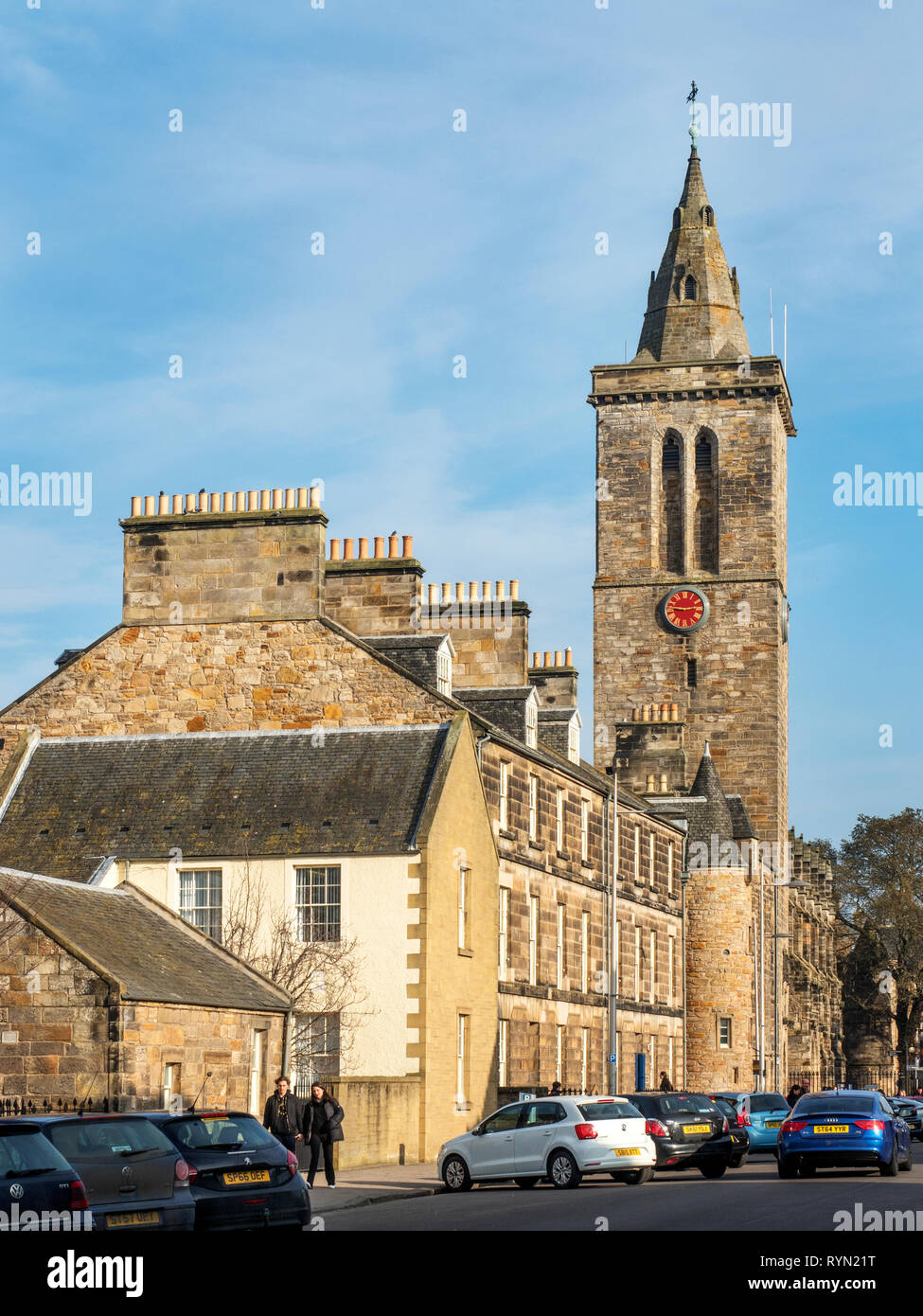 South Street et St Salvators College Chapel Tower au printemps St Andrews Fife Ecosse Banque D'Images