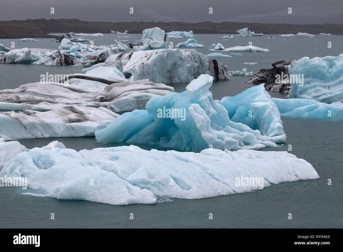 Iceberg in Jokulsarlon flottant lagon à la saison estivale en Islande Banque D'Images