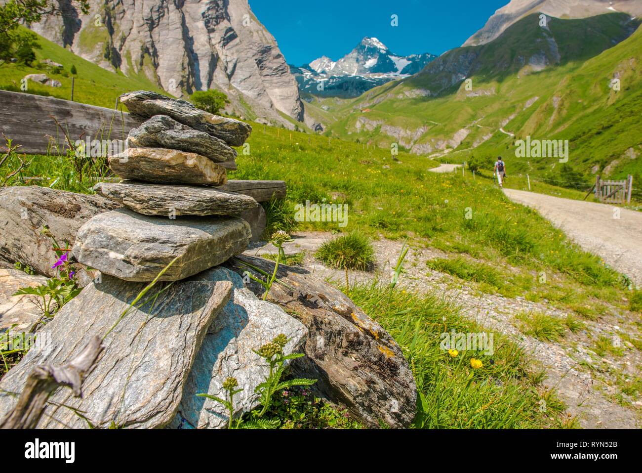 Sentier Alpin Grossglockner. Journée de randonnée d'été ensoleillé. Paysage autrichien. Banque D'Images