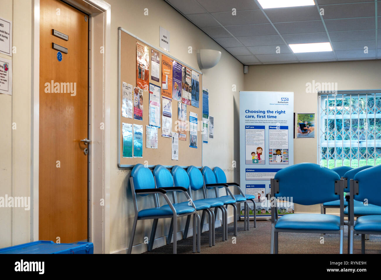 Salle d'attente de chirurgie médecins vide Banque D'Images