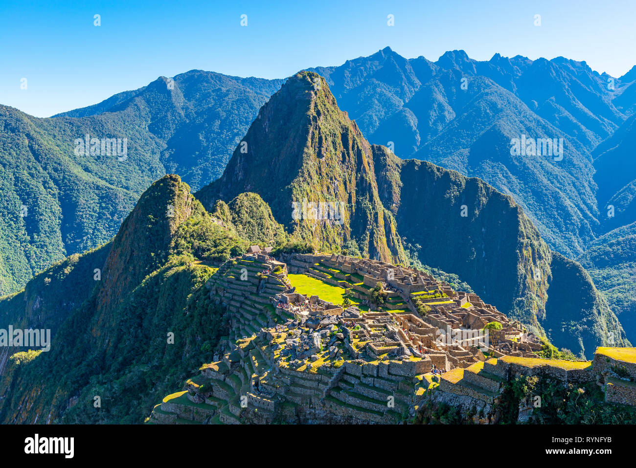 Lever du soleil dans les ruines Incas de Machu Picchu, Cusco, Pérou Province. Banque D'Images