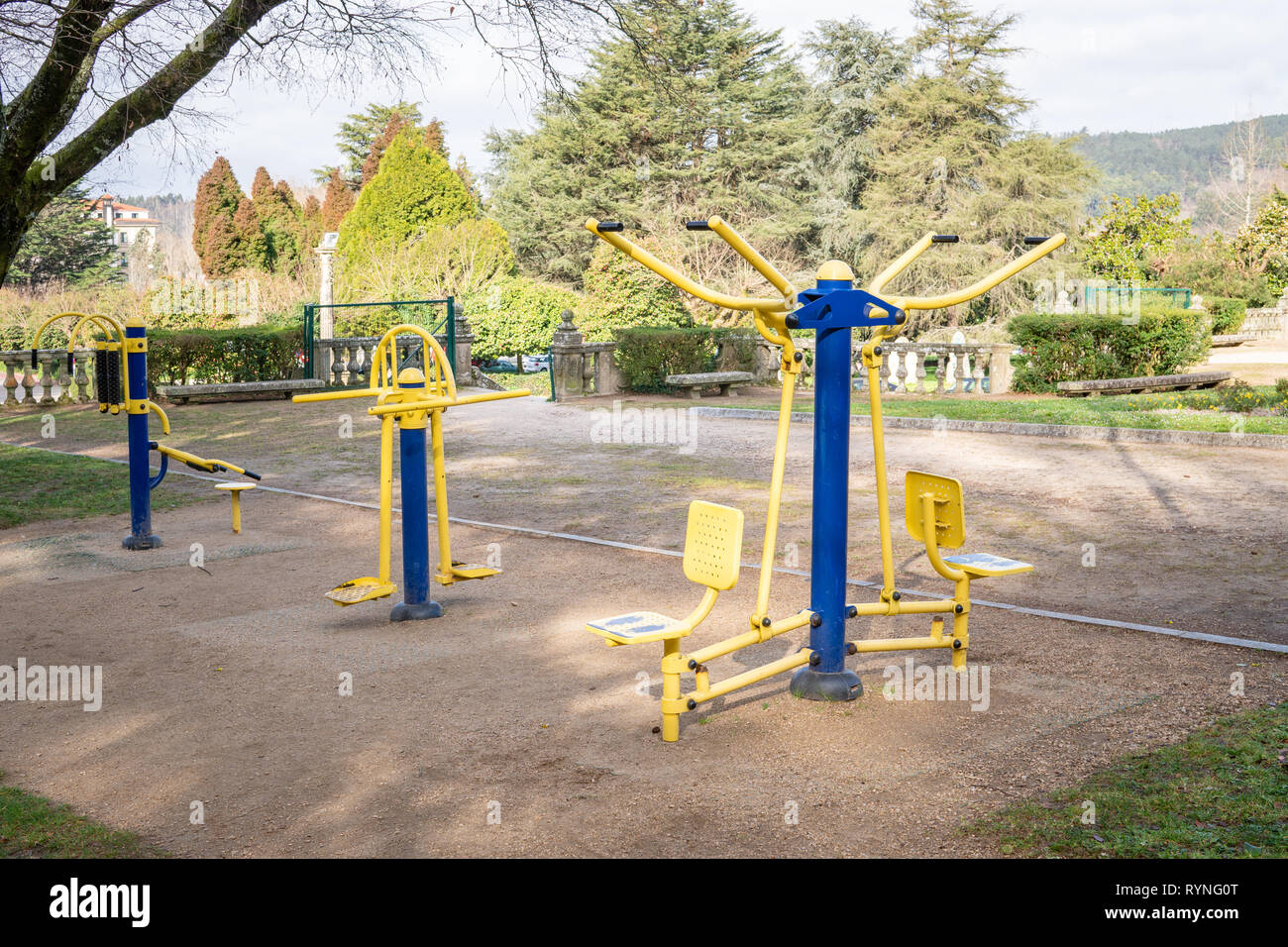 Machines à exercice en plein air parc public. Banque D'Images