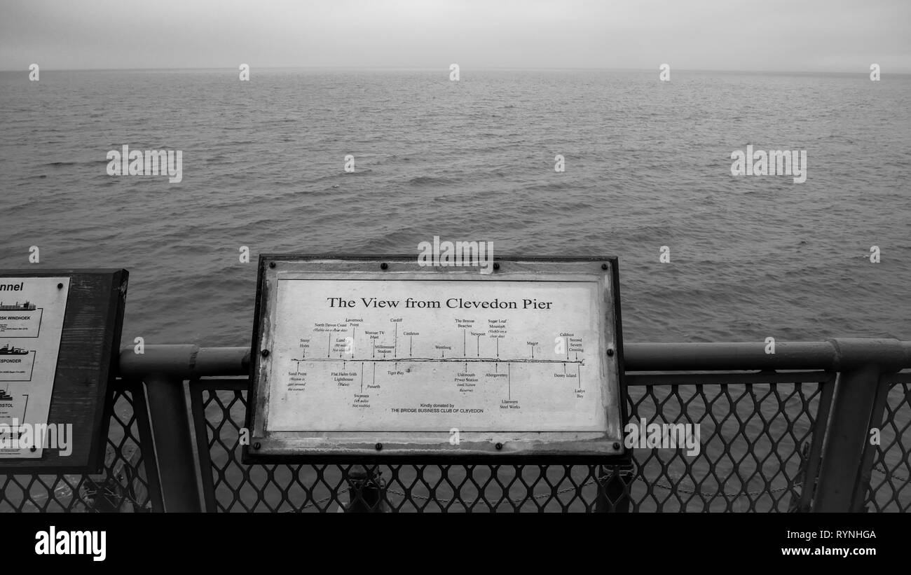 Clevedon pier, construit en 1869, réouverte en 1989, sur la plage, Clevedon, Somerset, England, UK Banque D'Images