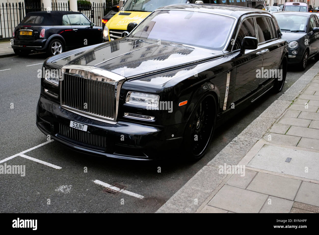 Supercars considérés comme appartenant à businessman James Stunt, stationné sur l'endroit, Eaton Belgravia, Londres, Angleterre. Photo par Andrew Higgins 12/03/2019 Banque D'Images