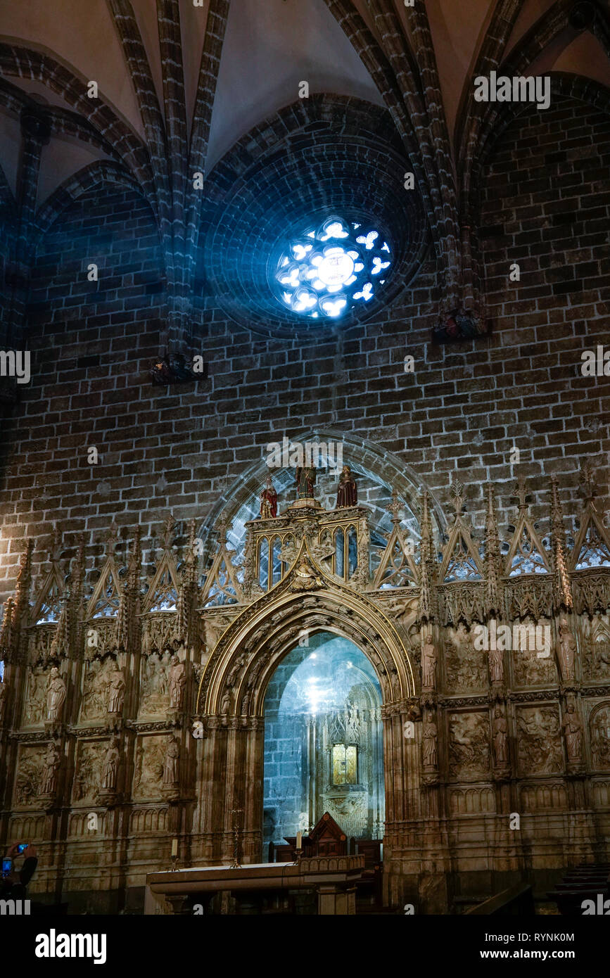 VALENCIA, Espagne - 27 février : vitrail du Saint Graal chapelle dans la cathédrale de Valence en Espagne le 27 février 2019 Banque D'Images