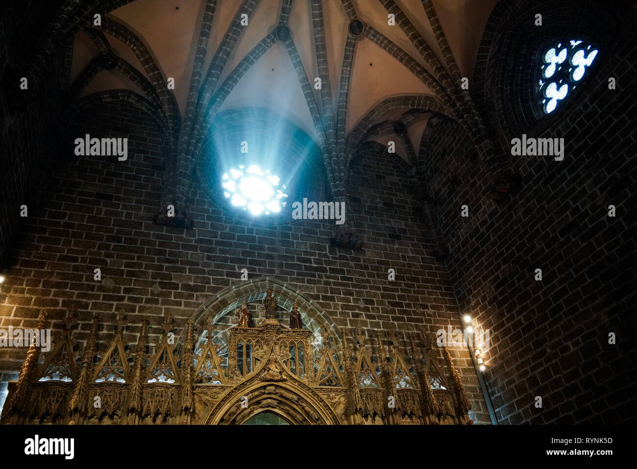 VALENCIA, Espagne - 27 février : vitrail du Saint Graal chapelle dans la cathédrale de Valence en Espagne le 27 février 2019 Banque D'Images