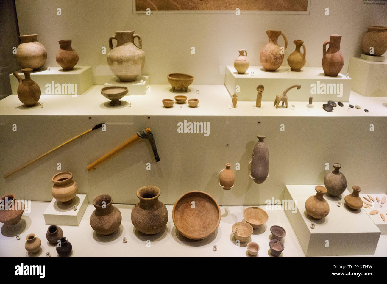 Artefacts d'argile découvert à partir de la Colombie-Britannique 4e Til Beshar Mound, Gaziantep Turquie Banque D'Images