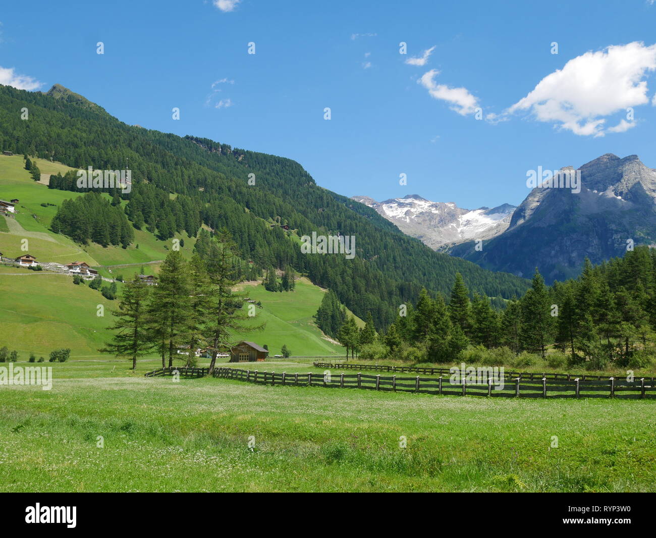 Alpine vista dans la vallée d'Ahrntal, Tyrol du Sud, Italie Banque D'Images